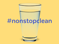 Bild von einer Glasfläche mit dem Schriftzug #nonstopclean